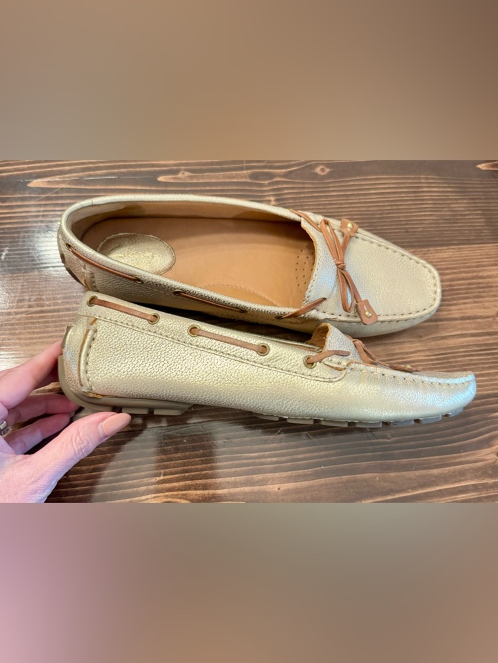 Clarks Artisan Dunbar Gold Metallic Leather Driving Moccasins Size 7 - Picture 4 of 8